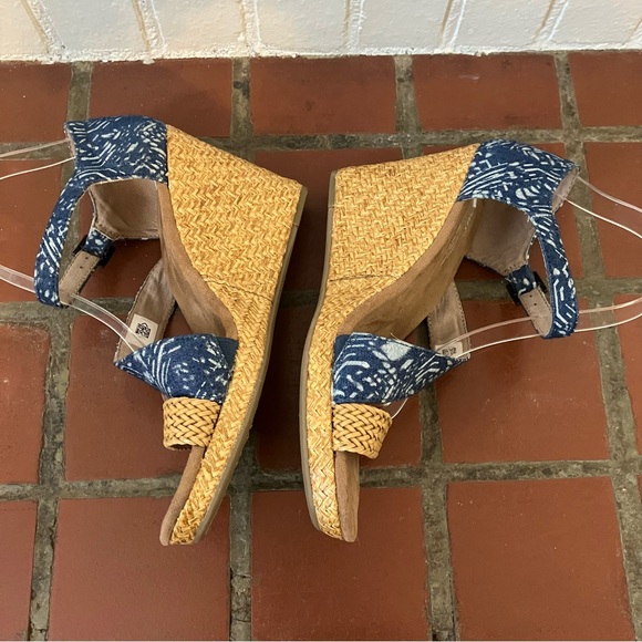 Tom’s Clarissa Wedge Sandals in Blue Batik textile with wrapped wedge 9.5 - Picture 5 of 9